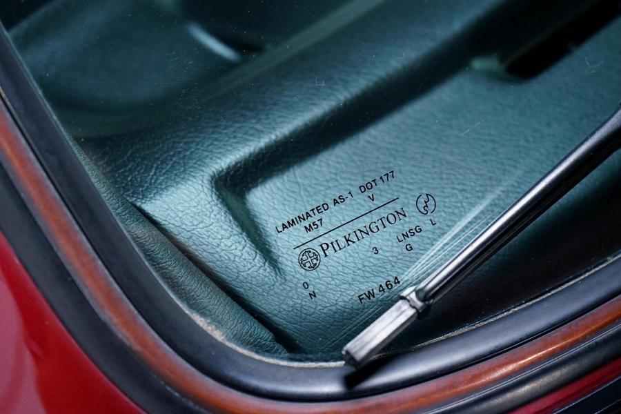Детали экстерьера BMW 325i Convertible (Calypso Red) 1990 года  (фото 79 из 190)